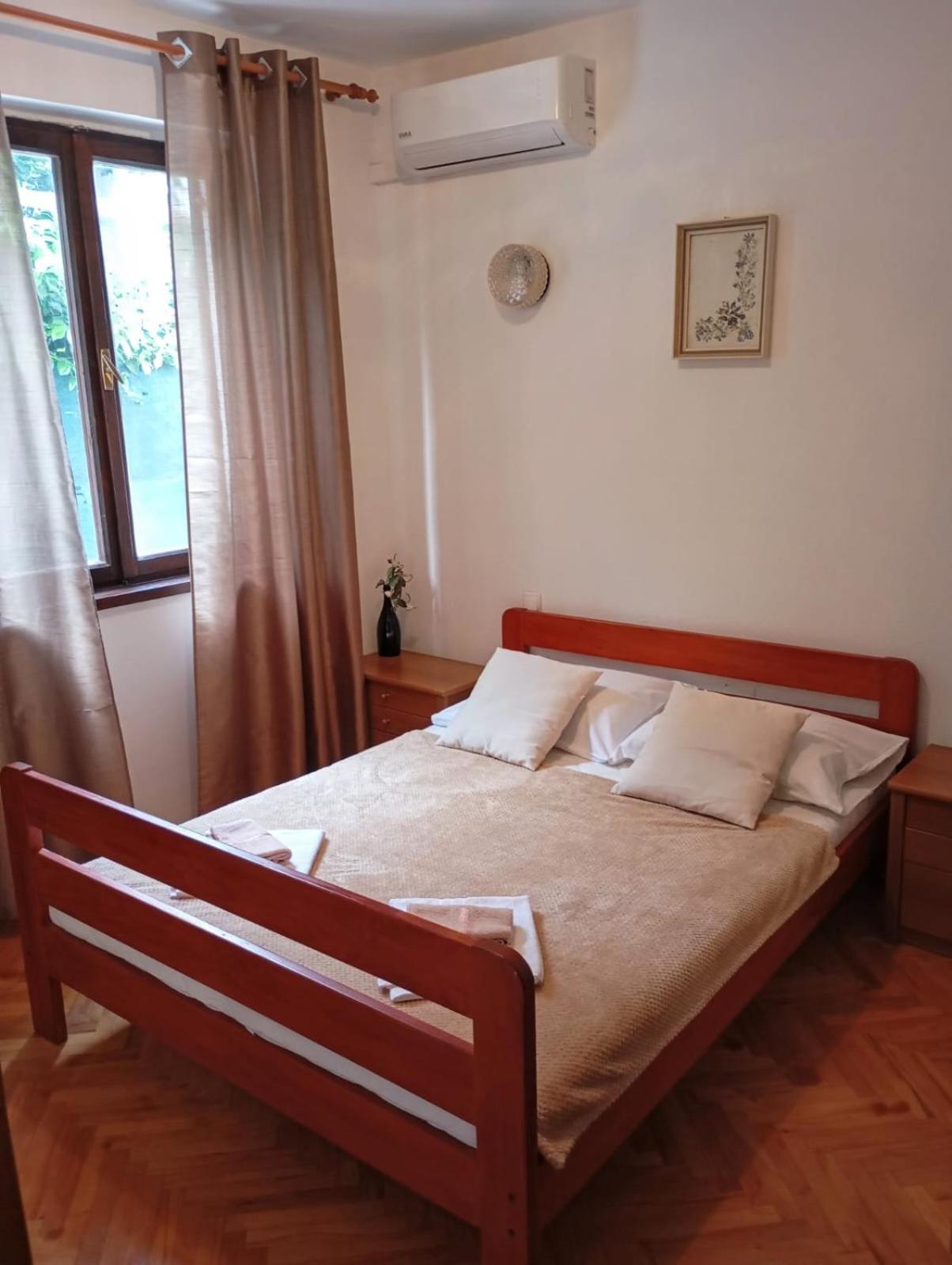 Rooms Helena Krk Town Exterior photo