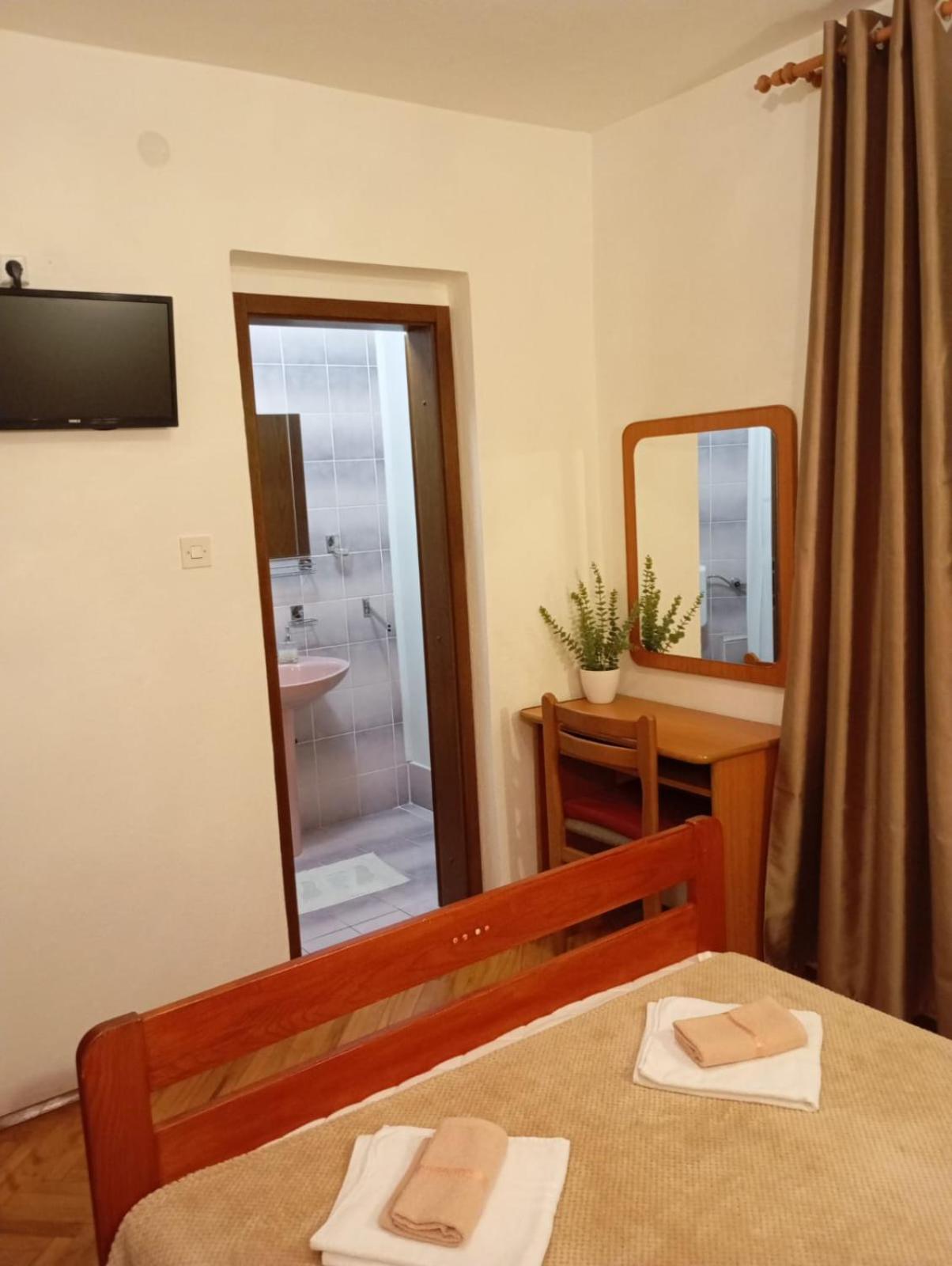 Rooms Helena Krk Town Exterior photo
