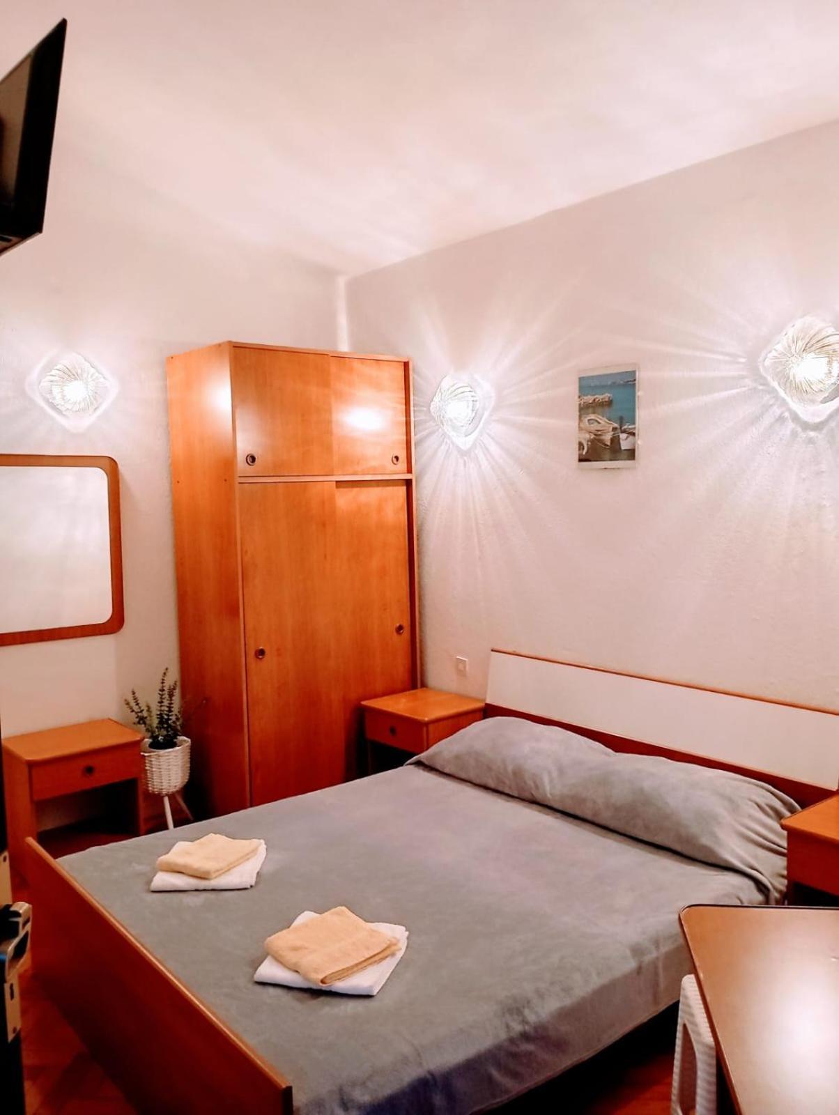 Rooms Helena Krk Town Exterior photo